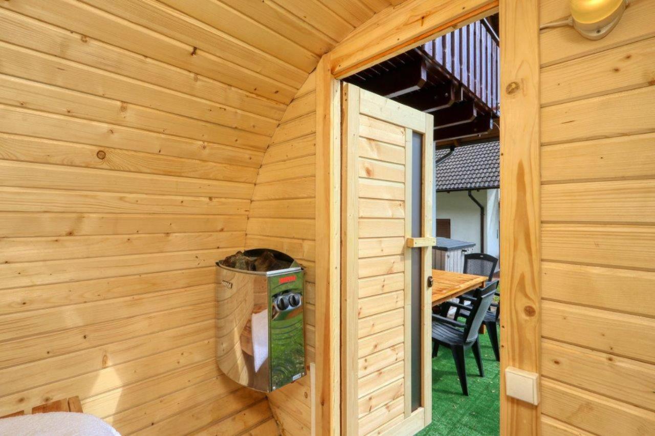 Seepark Kirchheim Ferienhaus Bei Vera Mit Sauna Kirchheim (Hessen) Exterior foto
