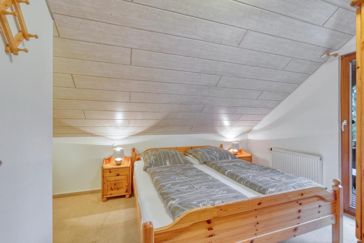 Seepark Kirchheim Ferienhaus Bei Vera Mit Sauna Kirchheim (Hessen) Exterior foto