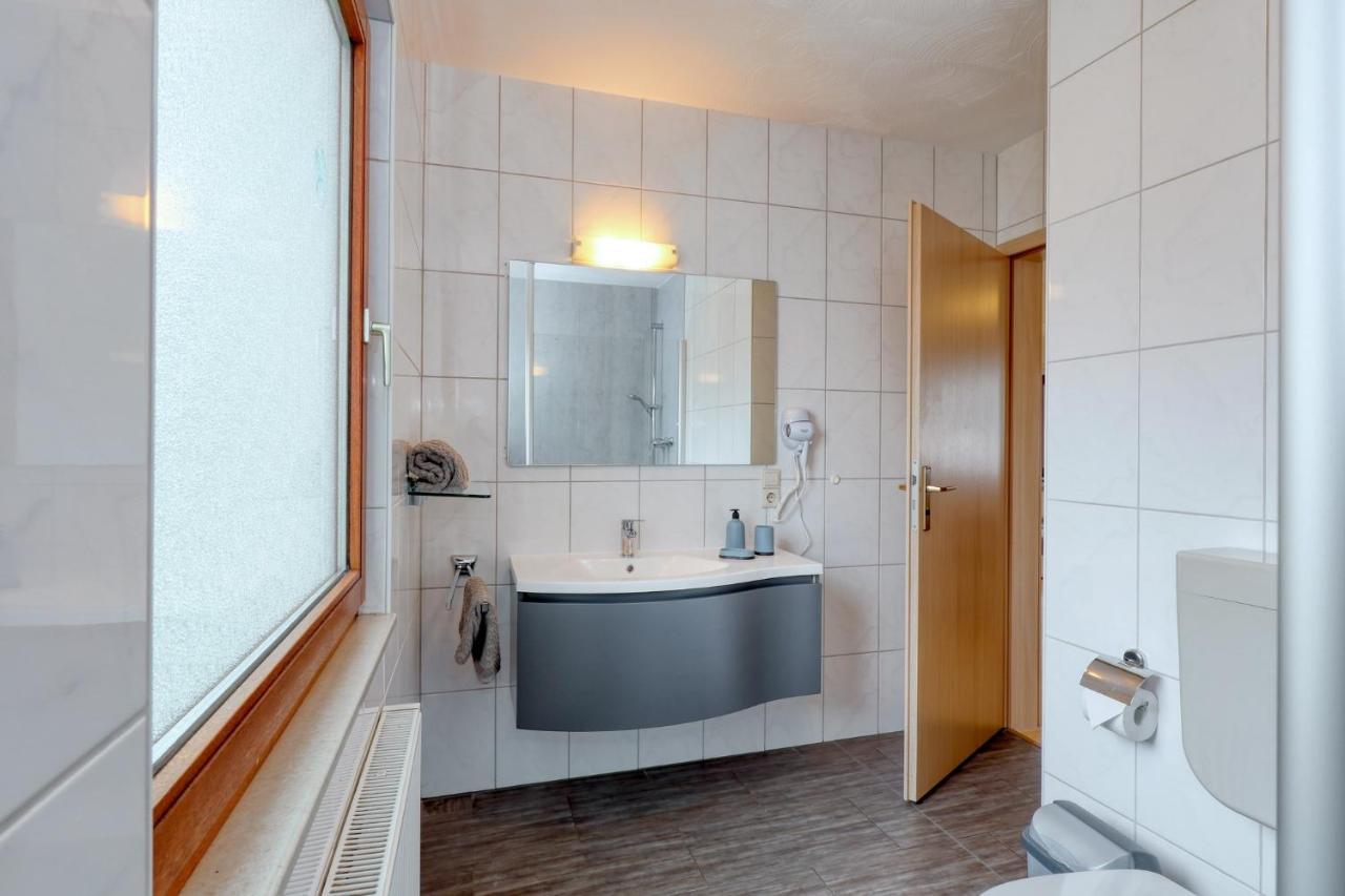 Seepark Kirchheim Ferienhaus Bei Vera Mit Sauna Kirchheim (Hessen) Exterior foto